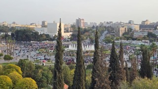 Suriyede halk, ulusal birlik kutlamaları için meydanları doldurdu