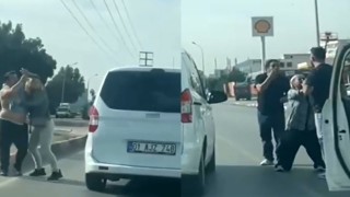 Sürücülerin trafikteki kavgası kamerada