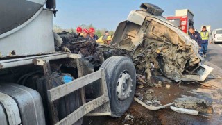 Süt tankeri tıra çarptı: 1 yaralı