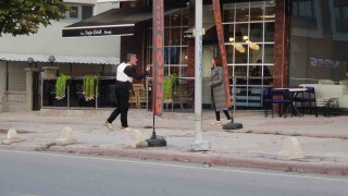 Tabancayla intihar girişiminde bulunan kadını polis son anda engelledi