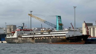 Tahliye yasağı, telef olan hayvanlar ve kötü koku: Spiridon 2 krizi derinleşiyor