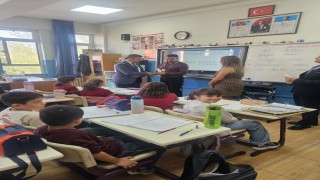 Takdir toplayan davranış: Hediye kabul etmeyen öğretmenlerinin adına tekerlekli sandalye desteğinde bulundular