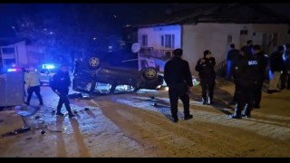 Takla atan araçtaki 5 kişi yaralandı