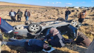 Takla atan otomobilde aynı aileden 4 kişi ağır yaralandı