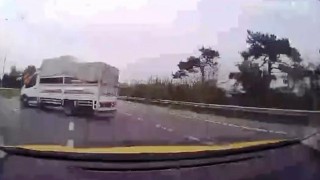 Taksi şoförü, 6 kişinin canını ustaca manevrayla kurtardı: O anlar kamerada