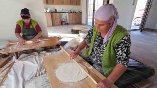 Tandırı olmayan da geliyor, unu olmayan da: Anadoludaki yardımlaşma kültürü sürüyor