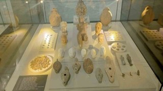 Tarihi eser kaçakçılığına dikkat çeken sergi ziyaretçilerini ağırlıyor