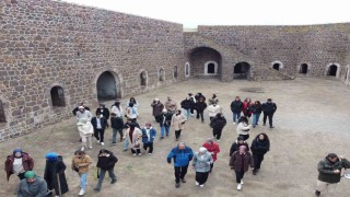 Tarihi mekanda öğrencilere ders