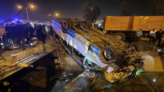 Tarsusta yolcu minibüsü ile otomobil çarpıştı: 10 yaralı