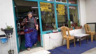 Tatil için geldiği yaylada çay ocağı açtı