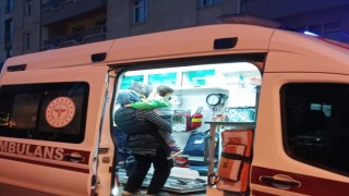 Tavşanlıda motosiklet yayaya çarptı, anne ve bebeği yaralandı