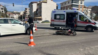 Tavşanlıda otomobil ile motosiklet çarpıştı: 2 yaralı