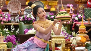 Tayland’da geleneksel Yüzen Fener Festivali coşkusu