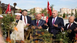 TBMM Başkanı Kurtulmuş, Adıyamanda Deprem Şehitleri Mezarlığını ziyaret etti