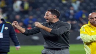 Tedesco, galibiyet sonrası tribünleri turladı