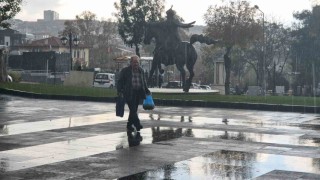 Tekirdağda şiddetli yağış etkili oldu, vatandaşlar sığınacak yer aradı