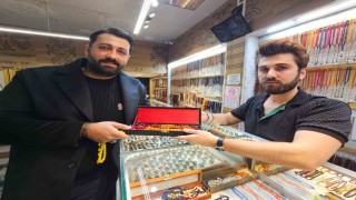 Tespih aşkı sınır tanımadı: 1 milyon 600 bin liralık Osmanlı kehribarı aldı