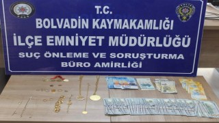 Ticari taksiyle geldikleri ilçede 2 milyon TLlik dolandırıcılık yaptılar