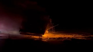 Tır alev alev yandı: Yol 3 saat kapalı kaldı