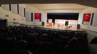 Tiyatro günlerinde salon doldu taştı