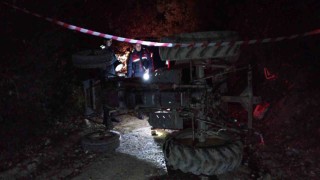 Tokatta devrilen traktörün sürücüsü hayatını kaybetti