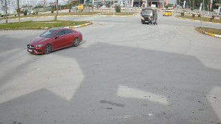 Tokatta minibüs motosiklete çarptı: 2 yaralı