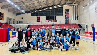 Tomarza Belediyespor Kız Voleybol Takımı rakibini 3-0 mağlup etti