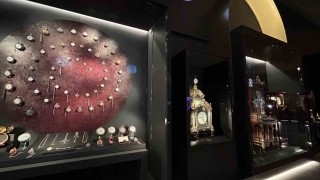 Topkapı Sarayının dünyaca ünlü saat koleksiyonunun kapıları vatandaşların ziyaretine açıldı