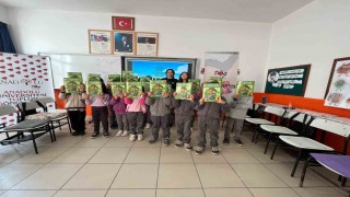 Toplum gönüllülerinden köy okuluna anlamlı ziyaret