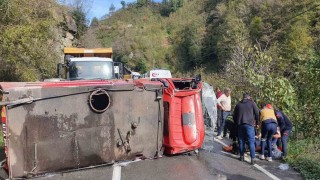 Trabzonda yangına giden itfaiye aracı kaza yaptı: 2 yaralı