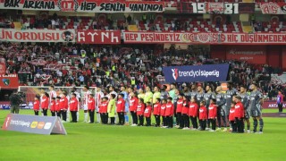 Trendyol Süper Lig: Antalyaspor: 0 - Beşiktaş: 1 (Maç devam ediyor)