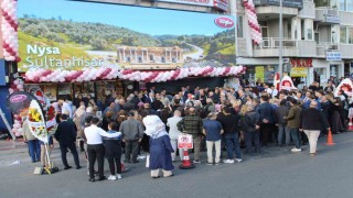 Tuğba Kuruyemişin 127. şubesi kadınların eliyle açıldı