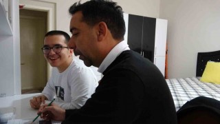 Tuncelide 10 yıldır evde eğitimle hayata bağlanan Beranın azmi ilham veriyor