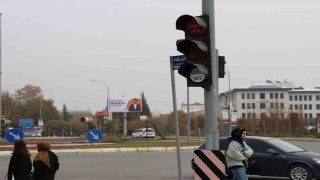 Türkiyede ilk uygulama: Trafik sinyalizasyonlarında Şiddete Hayır ve Kadına Saygı mesajı