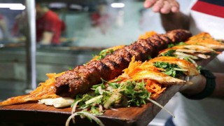 ‘Türkiyenin en çok akla gelen lezzetleri listesinde Adana kebabının 3üncü olmasına tepki