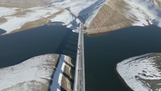 Turnaçayırı Barajında masalsı kış: Kar yağışı manzarayı değiştirdi