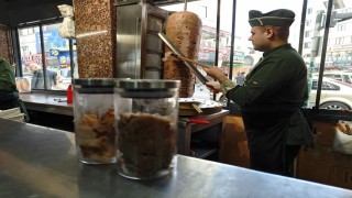 Ucuz yemek zehirlenmelere yol açıyor