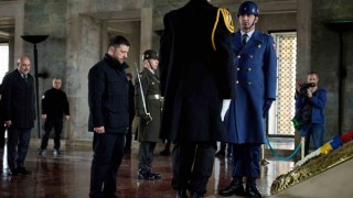 Ukrayna Devlet Başkanı Zelenskiy Anıtkabirde