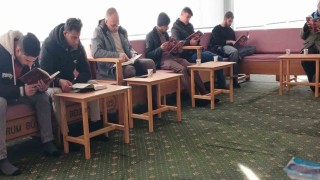 Uluslararası öğrenciler şehitler için hatim okudu