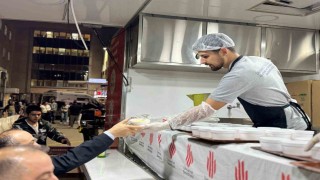 Ümraniyede her gün binlerce kişiye sıcak çorba ikramı