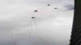 Ümraniyede korku dolu anlar: Gökdelenin camlarını temizlerken kuvvetli rüzgara yakalandılar