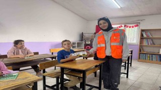 Üniversite öğrencileri 6 öğrencili köy okulunu yeniledi