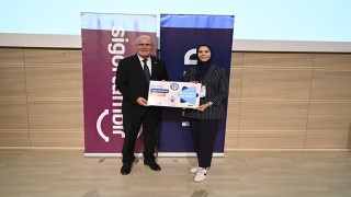 Uşak Üniversitesi yenilikçi fikirlerle geleceğe yön veren gençleri ödüllendirdi