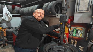 Ustasından kış lastiği uyarısı: Can güvenliğimiz için lastiklerimizi taktıralım