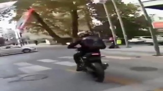 Uyanık sürücü yaptığı düzenekle plakasını gizledi