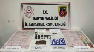 Uyuşturucu satıcısından 133 bin lira ele geçirildi