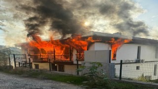 Uyuşturucuyla yakalanmamak için evini ateşe verdiği iddiası