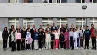 Vali Bakan: Öğretmenlik, bedeli hiçbir maddi karşılıkla ölçülemeyecek kadar değerlidir