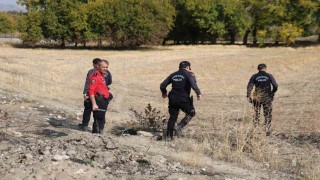 Vali Hatipoğlu kaybolan çocuğun arandığı alanda incelemelerde bulundu