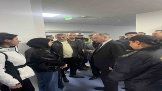 Vali Özkan yaralı polis memuru Hatice Ünalı hastanede ziyaret etti